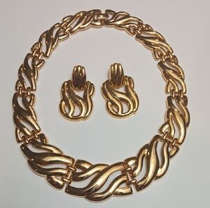Vintage 80's Chunky Gold Tone Necklace And Earring Set